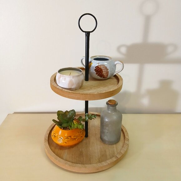 Two-tiered wooden/metal stand with decor pieces included - Picture 1 of 7